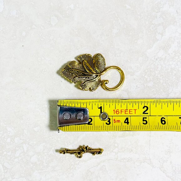 3/$10, Large Grape Leaf Shape Gold Tone Alloy OT Toggle Clasps - Picture 5 of 5